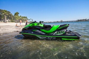 2015_Kawasaki_Jet_Ski_Ultra_310R_action_4.med[1]